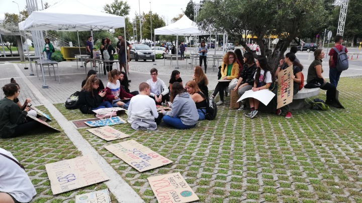 Καθιστική μαθητική και φοιτητική διαμαρτυρία για την κλιματική αλλαγή