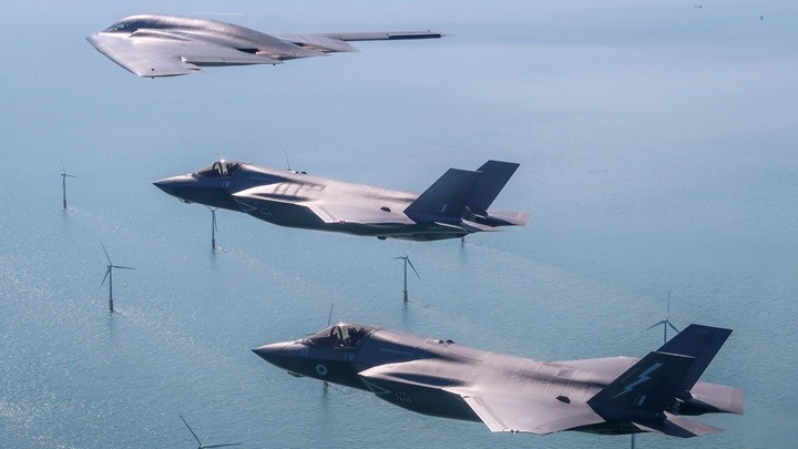 Βομβαρδιστικά stealth εναντίον όσων πλησιάζουν στην «Περιοχή 51»; Μια στρατιωτική μονάδα ζητά συγγνώμη για ένα tweet της