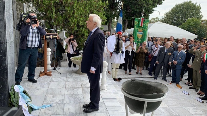 Ο ΠτΔ κατέθεσε στεφάνι στο μνημείο των Ελλήνων πεσόντων στην μάχη του Ρίμινι