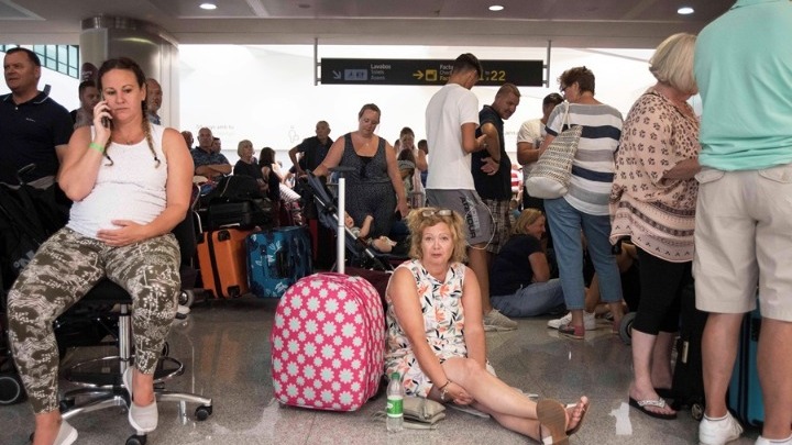 Ο όμιλος Thomas Cook κατέρρευσε. Τι γίνεται τώρα;