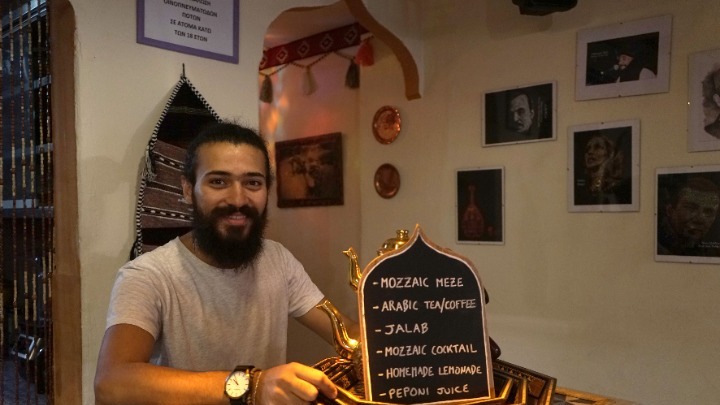 Μια διαφορετική εμπειρία Ανατολής «σερβίρουν» πρόσφυγες στο δικό τους καφέ, στην Ολύμπου