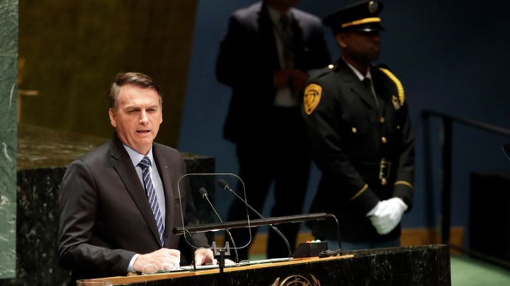 Ο Ζ. Μπολσονάρου λέει ότι η παγκόσμια ανησυχία για την Αμαζονία πρέπει να σέβεται την κυριαρχία της Βραζιλίας