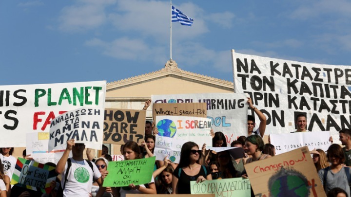 Μαθητική πορεία στο Σύνταγμα για την κλιματική αλλαγή