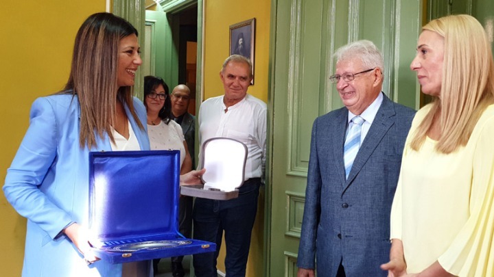 Δέσμευσή μας, τα οποιαδήποτε προβλήματα σε σχολεία του εξωτερικού να επιλυθούν άμεσα, τονίζει η Σ. Ζαχαράκη από το Κάιρο