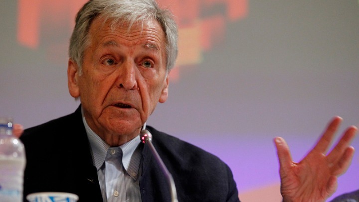 Κώστας Γαβράς: Η ταινία «Ενήλικοι στην Αίθουσα» δεν είναι ντοκιμαντέρ. Είναι ένα θέαμα