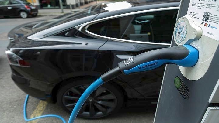 Κίνητρα για την προώθηση της ηλεκτροκίνησης μελετά το υπουργείο Περιβάλλοντος & Ενέργειας