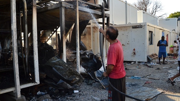 Ήρεμη η κατάσταση στη Μόρια – Τι λέει το υπ. Υγείας για την πυρκαγιά και τα επεισόδια