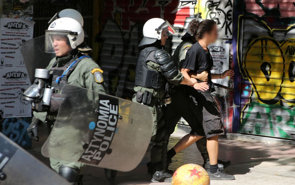 Επίθεση με μολότοφ σε αστυνομικούς στα Εξάρχεια