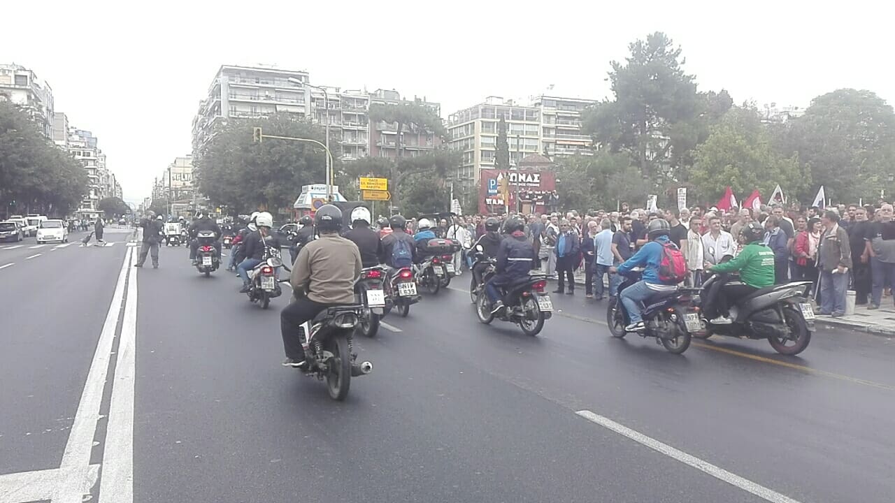 Θεσσαλονίκη: Mοτοπορεία διανομέων στο κέντρο (pics)