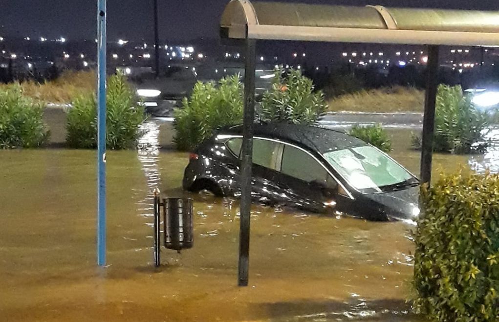 Ποτάμια οι δρόμοι στο Ωραιόκαστρο (vd, pic)