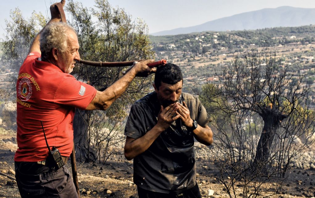Μαίνεται η φωτιά στην Εύβοια – Εκκενώνονται κι άλλοι οικισμοί (vids)