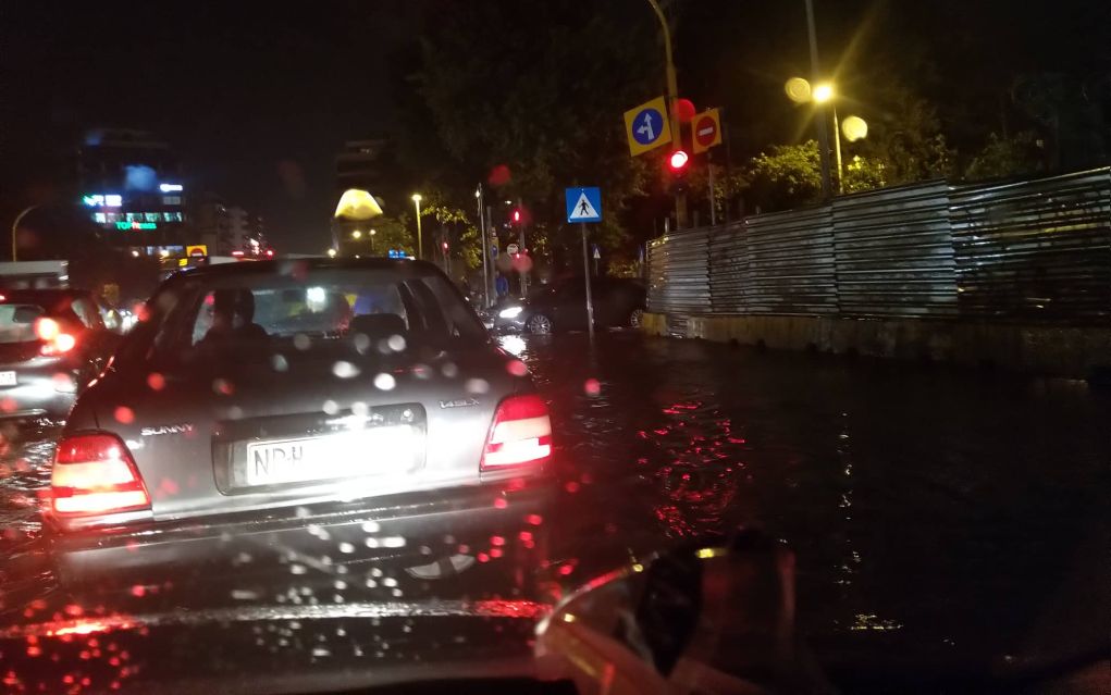 Άνοιξαν οι ουρανοί στη Θεσσαλονίκη – Ένας τραυματίας (vd)