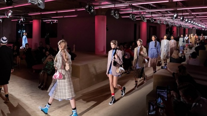 Ο οίκος Prada θα παρουσιάσει στην Ιαπωνία τη συλλογή resort 2021