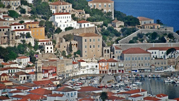 Αφιέρωμα στον ποιητή Μίλτο Σαχτούρη στην Ύδρα