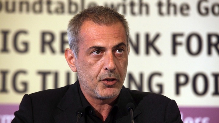 Αυτοψία του δημάρχου Πειραιά Γ. Μώραλη, στις εργασίες ανάπλασης της λεωφόρου Ειρήνης, στο Ν. Φάληρο