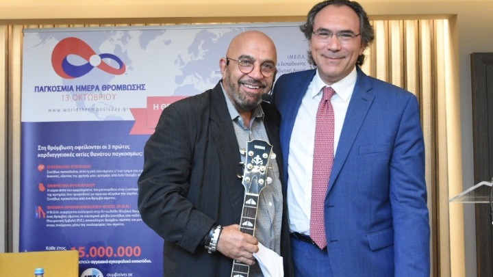 Βάλτε το χιούμορ στις θεραπείες σας προτείνει στους γιατρούς ο Γιάννης Ζουγανέλης