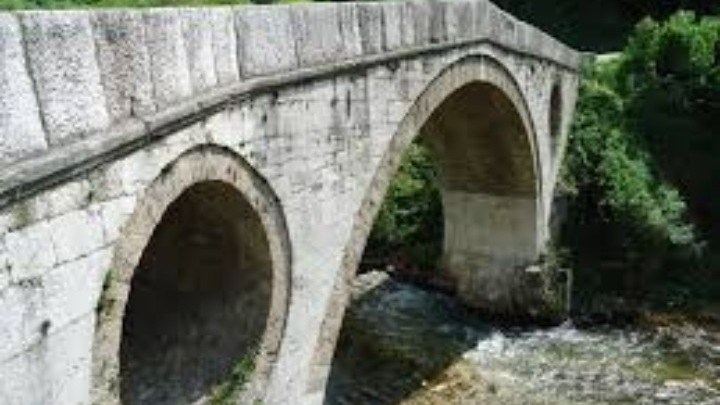 Βοσνία-Ερζεγοβίνη: Πώς συνυπάρχουν σε ένα κτίσμα θρύλοι, κατσίκες, θησαυροί, κέντρα ευεξίας και οινοποιεία
