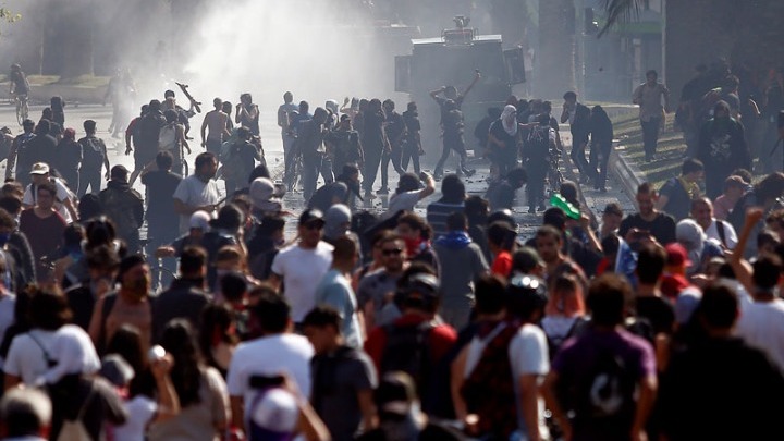 «Βρισκόμαστε σε πόλεμο» λέει ο Πρόεδρος της Χιλής, καθώς συνεχίζονται οι ταραχές