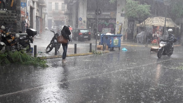 Βροχές την Πέμπτη στις περισσότερες περιοχές της χώρας, με χαλαζοπτώσεις σε αρκετά μέρη