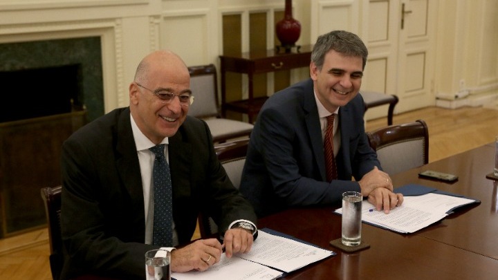 Διαδοχική ενημέρωση των κομμάτων από τον Ν. Δένδια