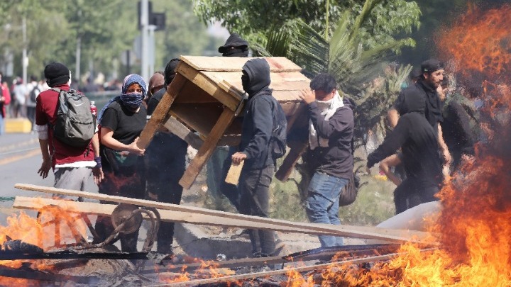 Νεκροί και τραυματίες σε ταραχές στο Σαντιάγο
