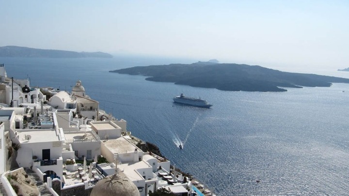 Ένας “Τυφώνας” στο ηφαίστειο της Σαντορίνης