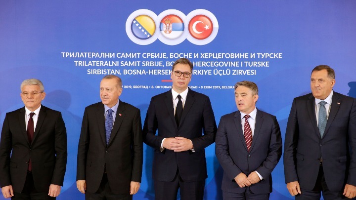 Επίσκεψη Ερντογάν στο Βελιγράδι: Τριμερής διάσκεψη Τουρκίας, Σερβίας και Βοσνίας -Ερζεγοβίνης