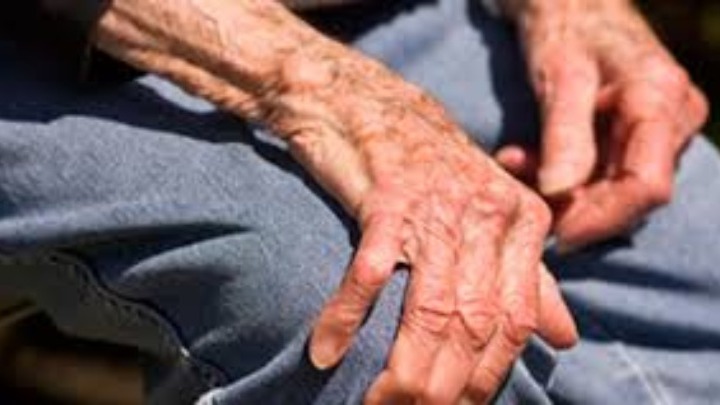 «Γερνάμε όταν θέλουμε εμείς να γεράσουμε…». Προσωπικότητες της διανόησης, της τέχνης και της επιστήμης μιλάνε για τον Χρόνο
