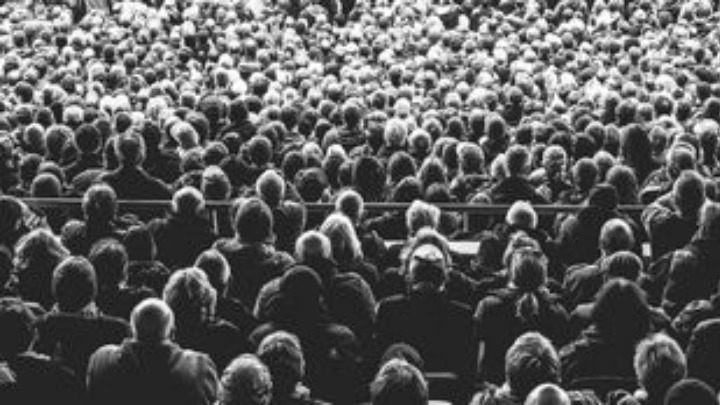 Για πρώτη φορά μετρήθηκαν τα επίπεδα ευτυχίας μιας χώρας σε βάθος 200 ετών