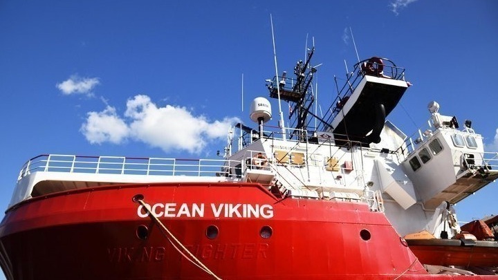 Η Ιταλία επιτρέπει στο Ocean Viking να αποβιβάσει στη Σικελία 104 μετανάστες και πρόσφυγες