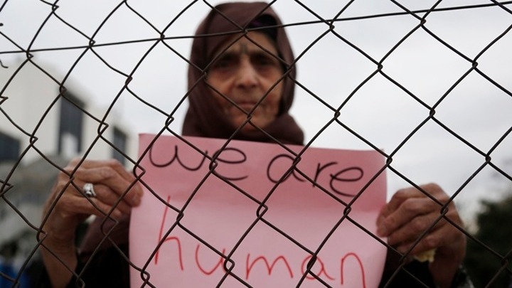 Η αποσυμφόρηση των νησιών και η οργάνωση των χώρων υποδοχής, στο επίκεντρο σύσκεψης στο Μέγαρο Μαξίμου