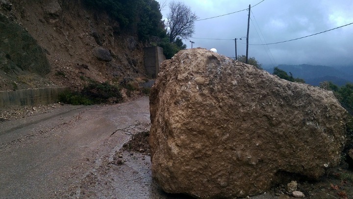 Ιωάννινα: Κατολισθήσεις και καταπτώσεις βράχων από την κακοκαιρία