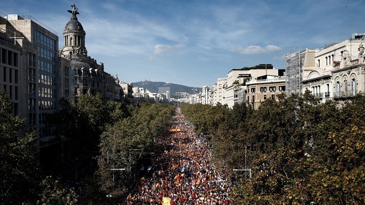 Ισπανία: Ογκώδης διαδήλωση των υπέρμαχων της ενότητας