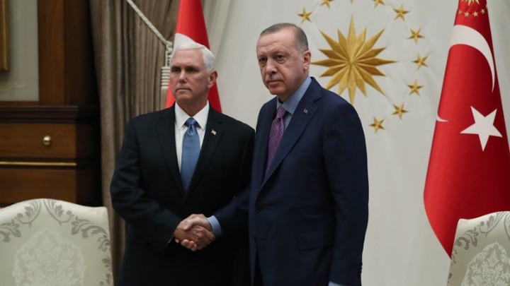 Τι απαίτησε ο Ερντογάν για να αποδεχτεί την εκεχειρία στη Συρία