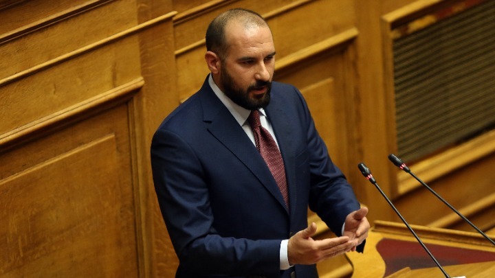 Κατατέθηκαν από τον κοινοβουλευτικό εκπρόσωπο του ΣΥΡΙΖΑ δύο αποσπάσματα συνεντεύξεων του Στ. Πέτσα