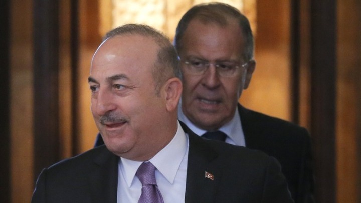 Λαβρόφ και Τσαβούσογλου συμφώνησαν να συνεχίσουν τον συντονισμό όσον αφορά την κατάσταση στη ΒΑ Συρία