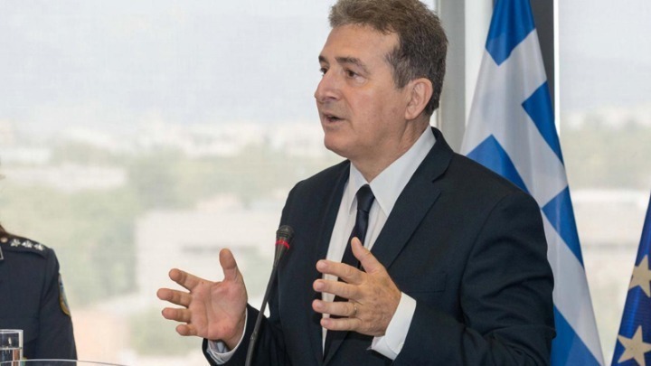 Μ. Χρυσοχοΐδης: Στην ενδοχώρα μεταφέρονται οικογένειες προσφύγων