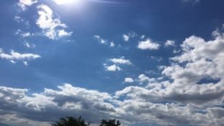 Meteo Αστεροσκοπείου: Θα συνεχιστούν και την Τετάρτη οι υψηλές για Οκτώβριο θερμοκρασίες έως 33 βαθμούς