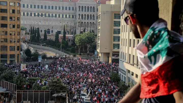 Νέα αντικυβερνητική διαδήλωση στον Λίβανο – Κλειστές αύριο οι τράπεζες