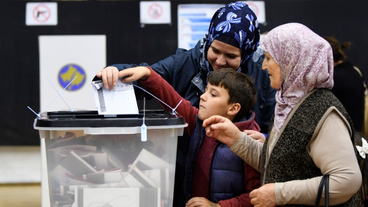 Ομαλά διεξάγονται οι βουλευτικές εκλογές στο Κόσοβο