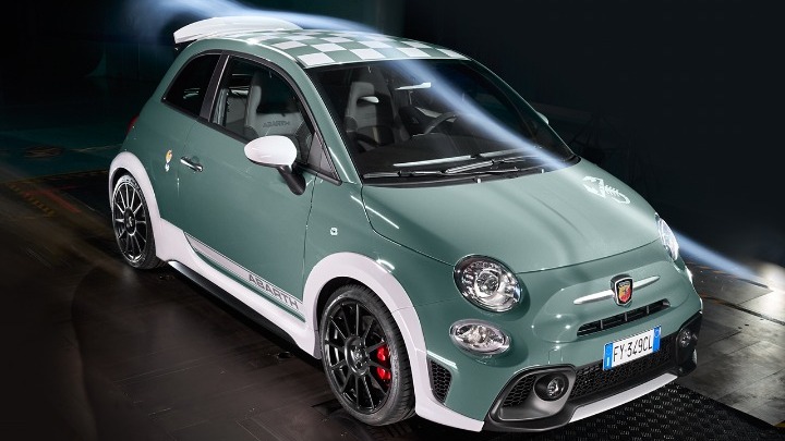 Παρουσιάστηκε η νέα ειδική έκδοση Abarth 695 70° Anniversario
