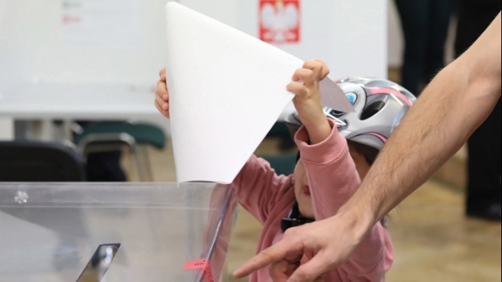 Πολωνία: Το PiS οδεύει σε νίκη με μεγάλη διαφορά