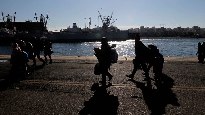 Σε δομές στην ενδοχώρα αναμένεται να μεταφερθούν από τη Σάμο 700 αιτούντες άσυλο