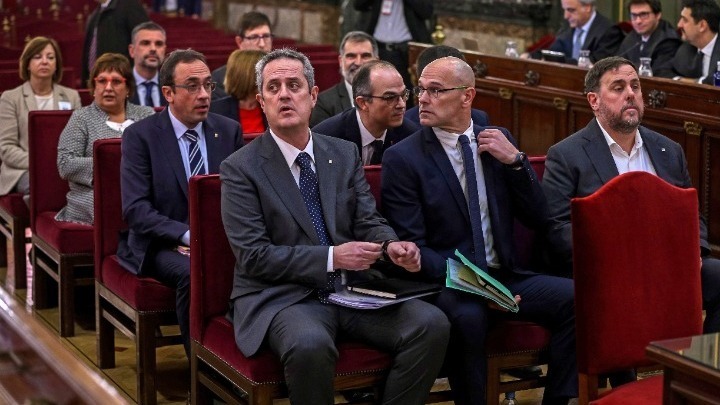 Σε ποινές κάθειρξης έως 13 ετών καταδικάστηκαν ηγέτες της Καταλονίας