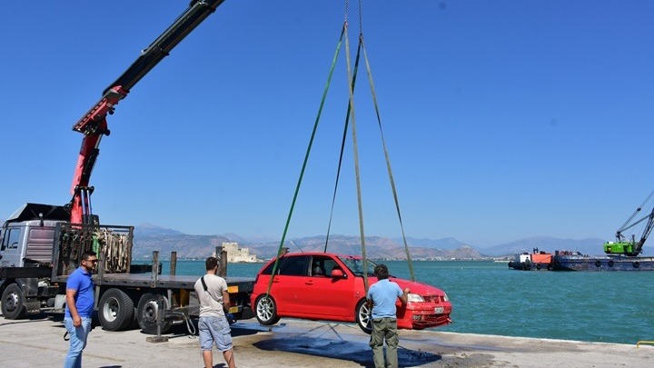 Στην μητέρα και τον αδελφό του Π. Μαυρίκου φέρεται να ανήκουν τα άψυχα σώματα που ανασύρθηκαν στο νέο μώλο της Δραπετσώνας