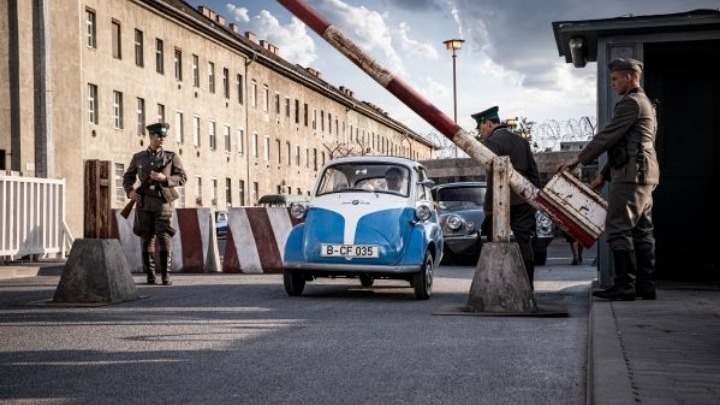 Στο δρόμο για την «ελευθερία» με ένα BMW Isetta