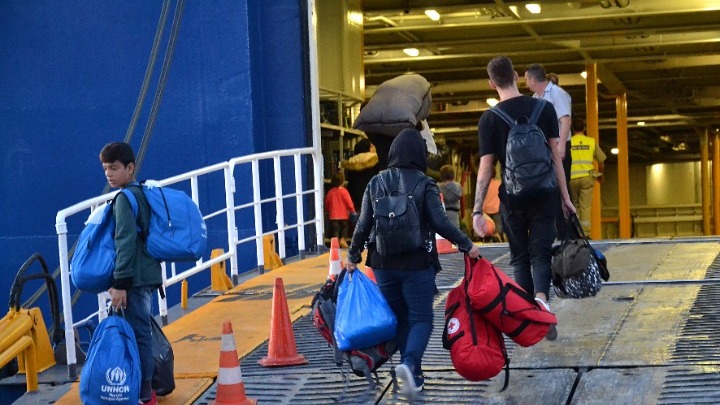 Στον Πειραιά κατέπλευσε από τη Λέσβο το πλοίο “Διαγόρας” με 156 αιτούντες άσυλο- Άλλοι 700 αναμένονται  σήμερα από τη Σάμο