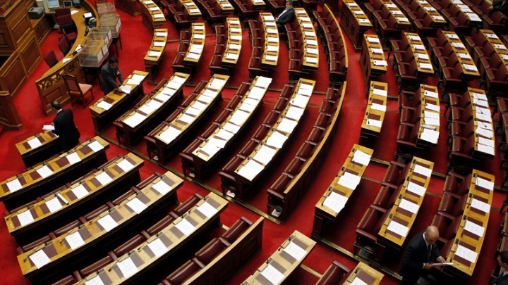 Τα κόμματα καλούνται να πάρουν θέση για τη δικογραφία και τον κατάλογο μαρτύρων