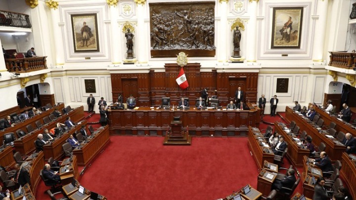 Ο Πρόεδρος του Περού ανακοινώνει ότι διαλύει το Κογκρέσο