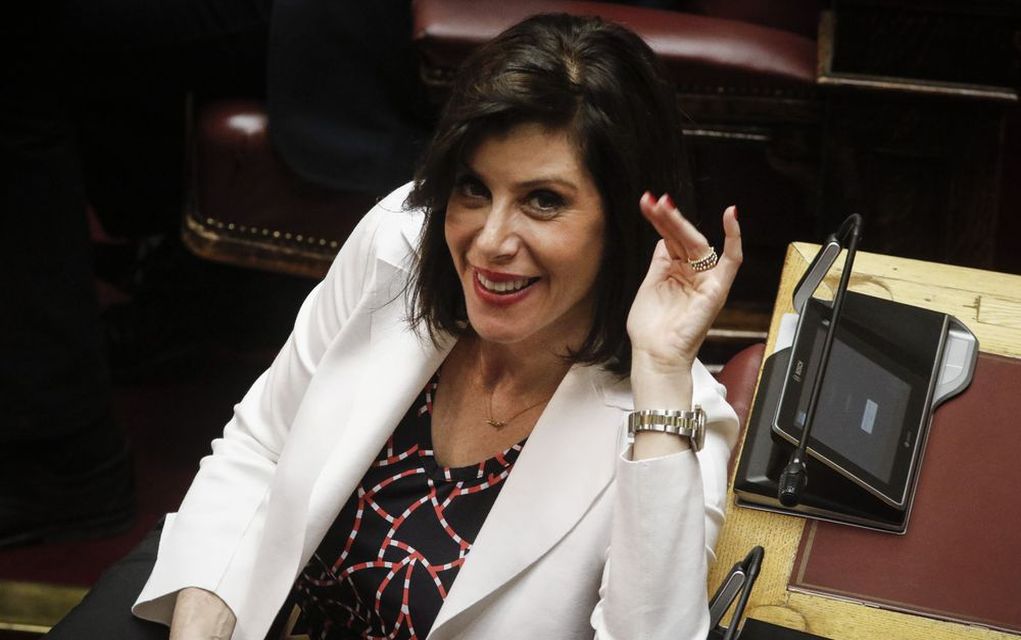 Η Ασημακοπούλου αφιερώνει… Άσιμο στον Τσίπρα